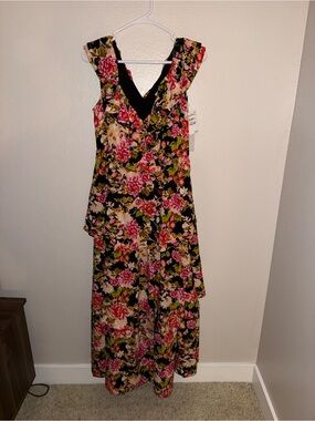 NWT Chelsea28 Black Floral V-Neck Maxi Dress with Ruffle Trim